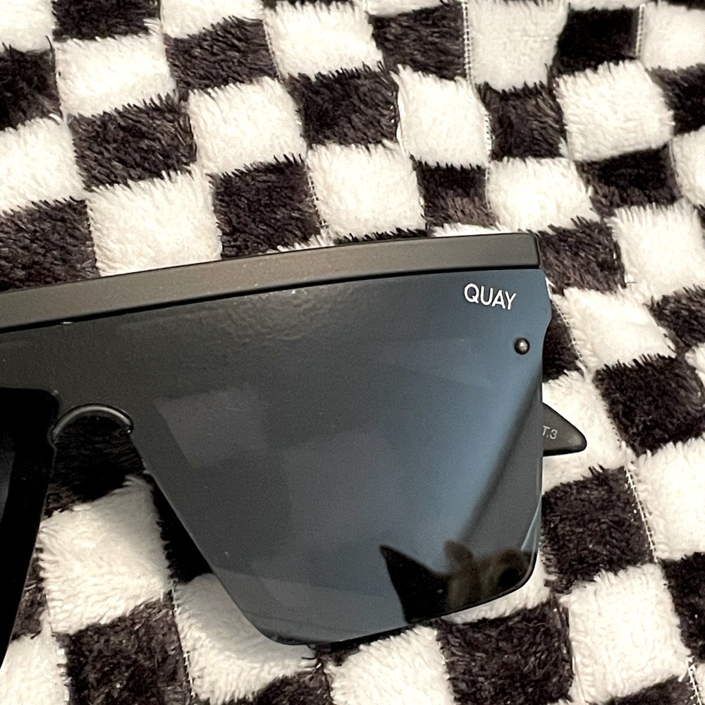 Quay Australia hindsight sunglasses